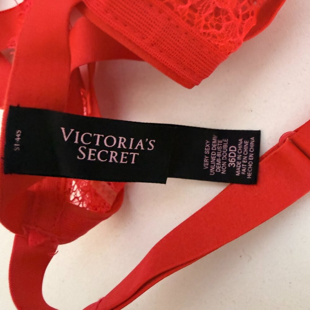 Victoria’s Secret Very Sexy Red Lace Strappy Bra 36DD - Picture 10 of 12